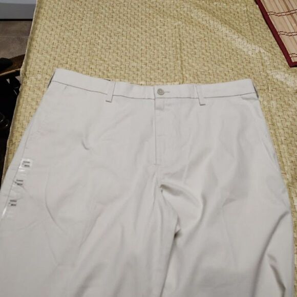 New Croft & Barrow Light Beige Classic Fit Pants Size Men's 38/34 - Picture 2 of 3